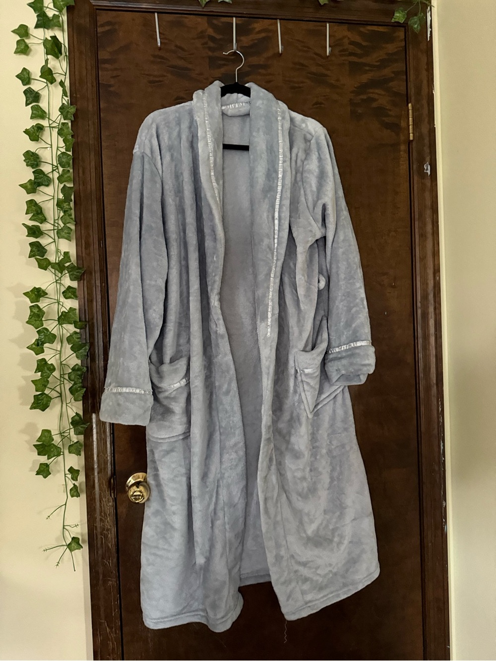 Plush Shawl Collar Robe in Light Gray